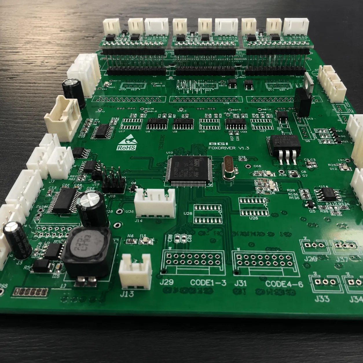 High precision Surface Mount Technology SMT assembly machine placing components